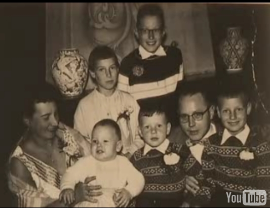 Klik voor foto in apart venster dirk_van_den_broek_super_familie.jpg